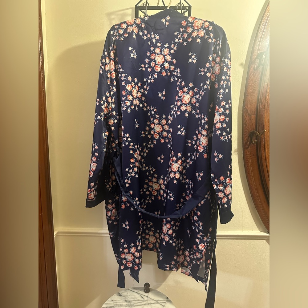Morgan Lane Satin Robe - Picture 2 of 4